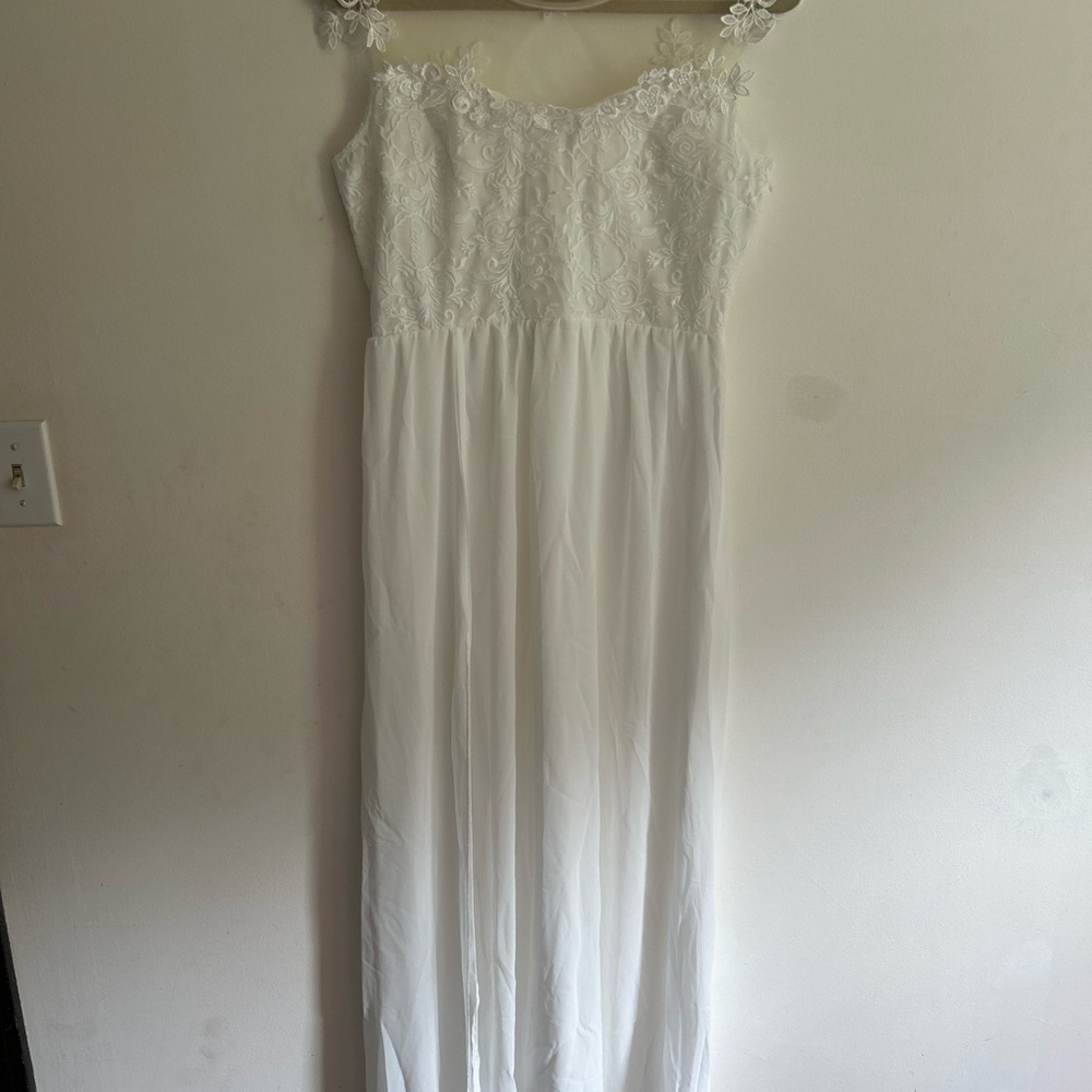 Chic White Floral Lace Wedding Dress